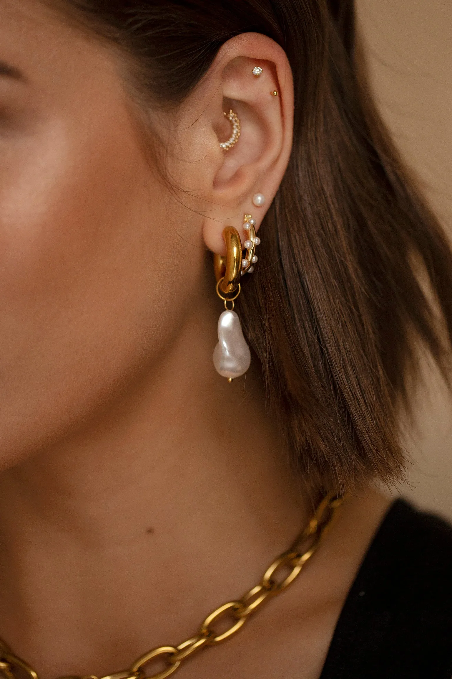 BAROQUE PEARL | BOLD HOOPS