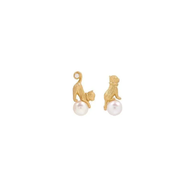 VAIGE Whimsical Cat Pearl Stud Earrings in Elegant White and Gold