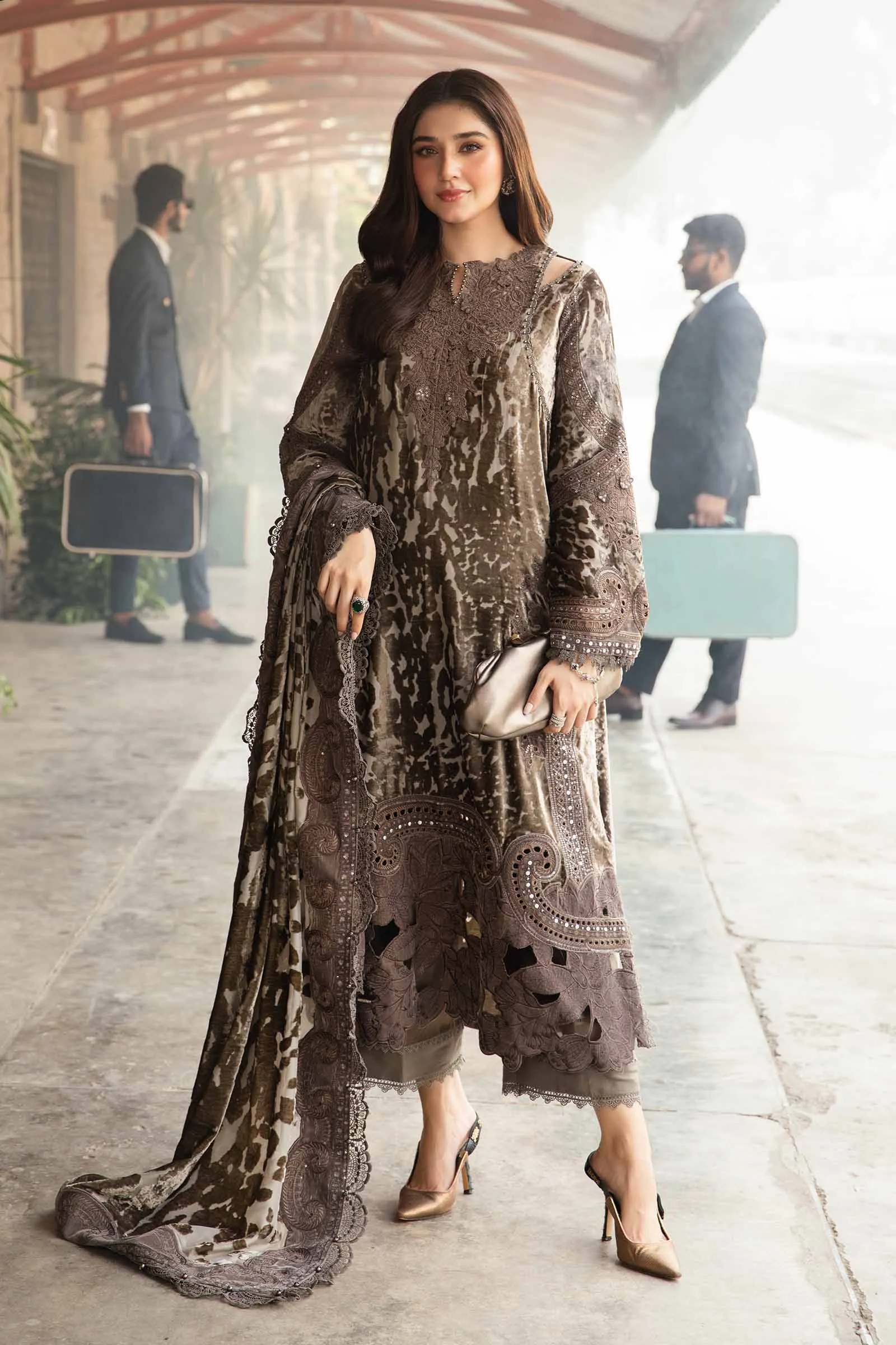 Winter Luxe'24 - 3 Piece Unstitched Embroidered Palachi Suit | DL-1201