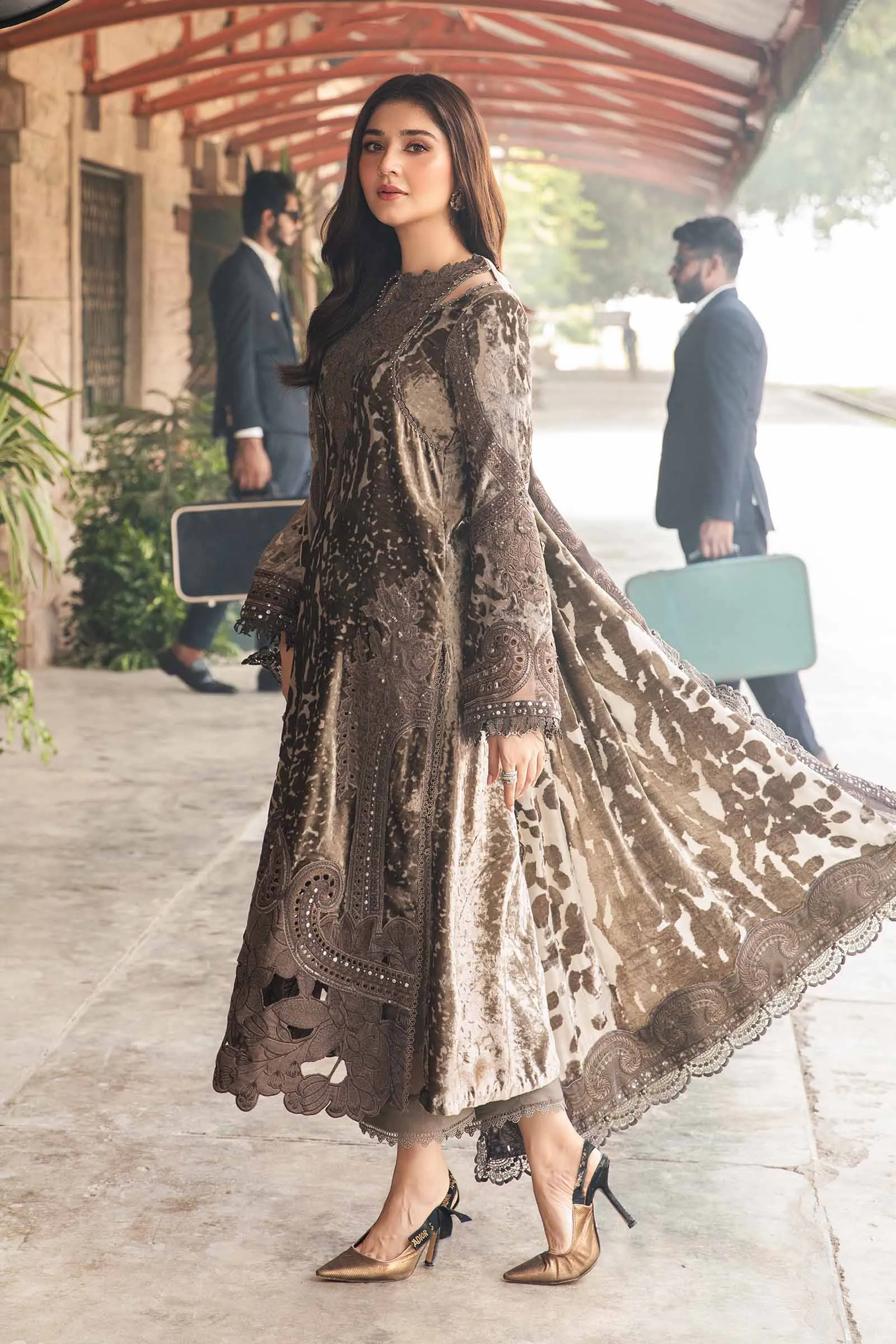 Winter Luxe'24 - 3 Piece Unstitched Embroidered Palachi Suit | DL-1201